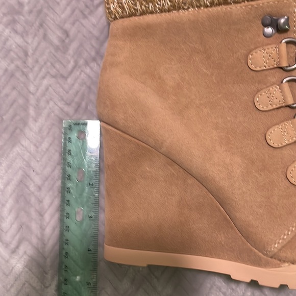 Shoedazzle Tan booties sz 8 - Picture 4 of 4